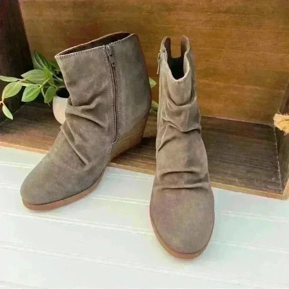 New (MSRP:$89) LEATHER DIBA Wood Wedge Heel Suede Slouch Style Booties - Sz 8.5 - Picture 12 of 15